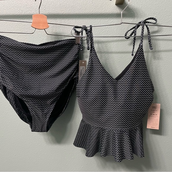 Albion Fit Tied Up Tankini - Small. Sold out on their website! - Picture 6 of 7